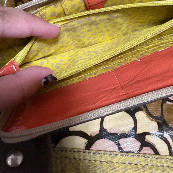 Chic Floral Shoulder Bag - Yellow and Brown 3 piece Key-Per Fossil Set Like New - Picture 14 of 16